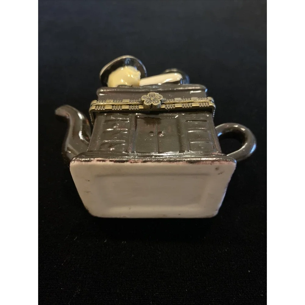 Rare Ceramic Faces & Hats / Teapot Trinket Jewelry Box No Signed Excellent Condi